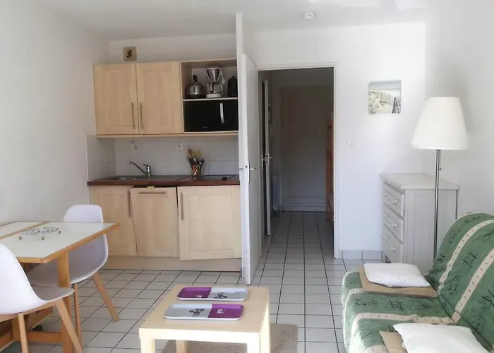 - 700m Port - 200m Golf - Wifi - Piscine Apartman