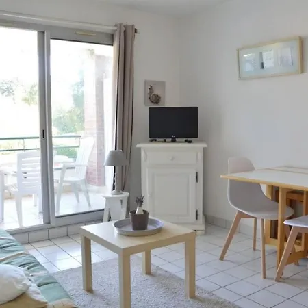 - 700m Port - 200m Golf - Wifi - Piscine *